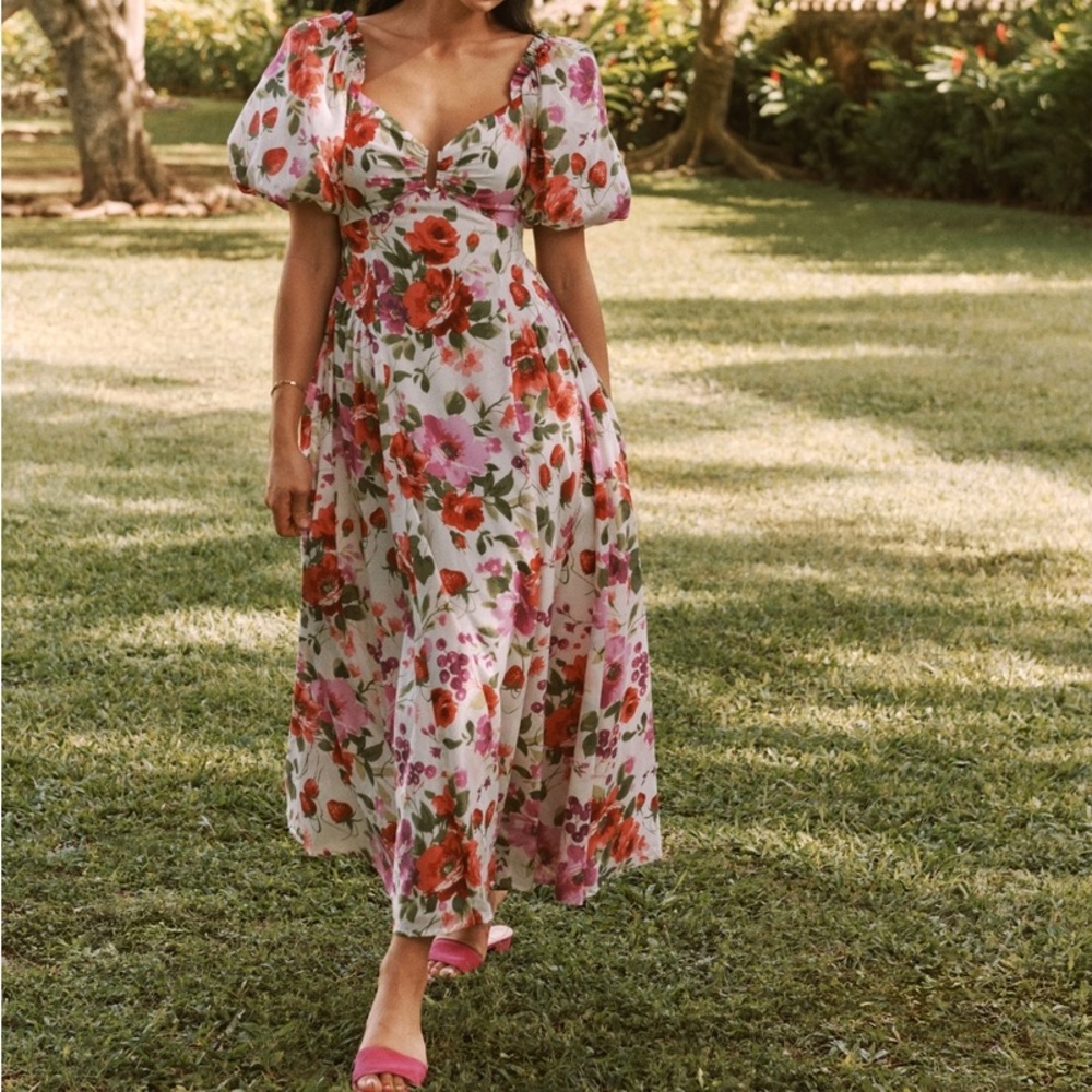 NWT: women’s hardware drama puff sleeve - white with pink flowers and strawberry